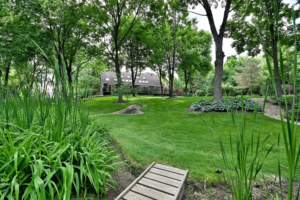 2S025 Twin Oaks Drive Wheaton IL 60189