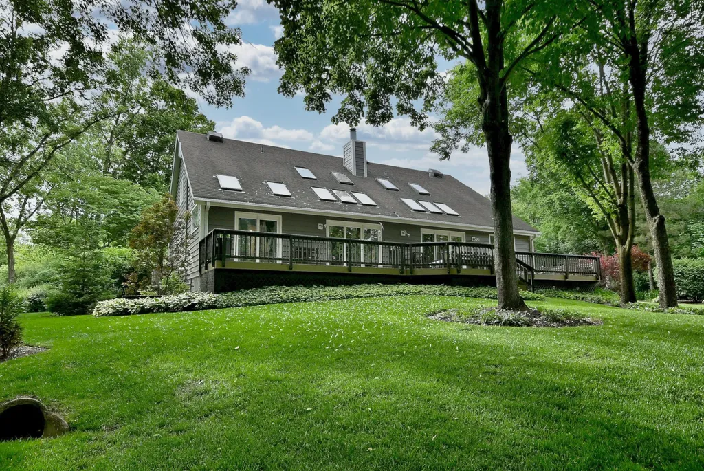 2S025 Twin Oaks Drive Wheaton IL 60189