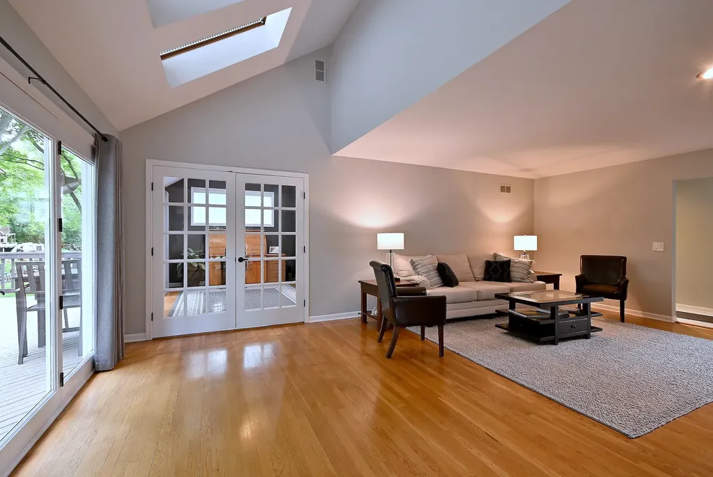2S025 Twin Oaks Drive Wheaton IL 60189