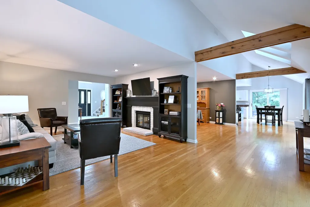 2S025 Twin Oaks Drive Wheaton IL 60189