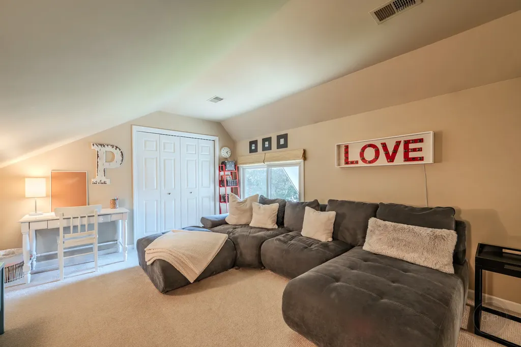 52 Redstart Road Naperville IL 60565