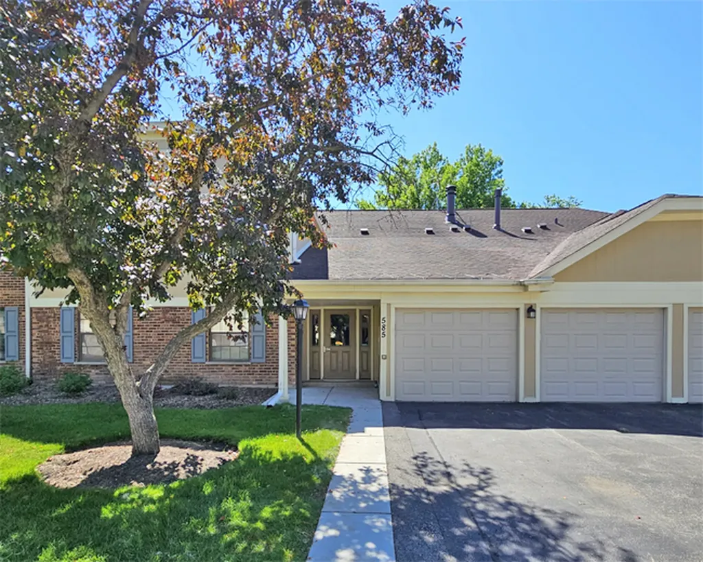 585 Williamsburg Court Wheeling IL 60090