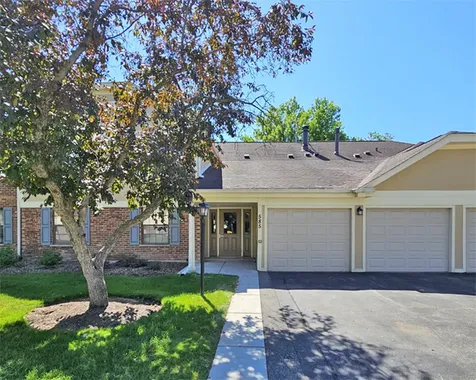 585 Williamsburg Court Wheeling IL 60090