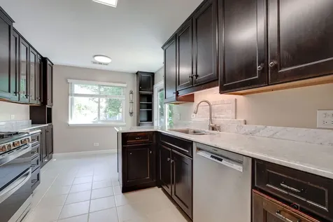585 Williamsburg Court Wheeling IL 60090