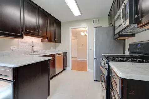 585 Williamsburg Court Wheeling IL 60090