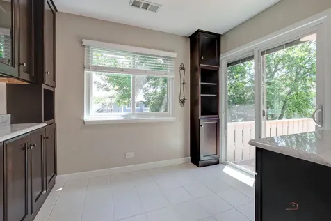 585 Williamsburg Court Wheeling IL 60090