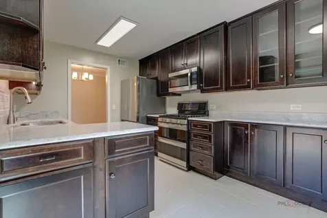 585 Williamsburg Court Wheeling IL 60090