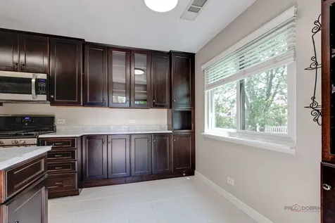 585 Williamsburg Court Wheeling IL 60090