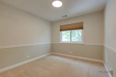 585 Williamsburg Court Wheeling IL 60090