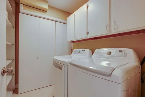 585 Williamsburg Court Wheeling IL 60090
