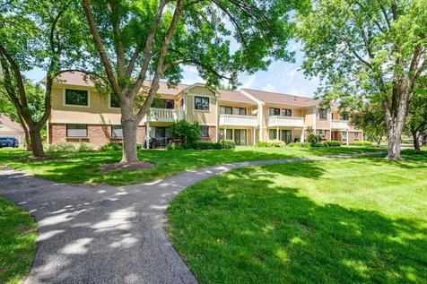 585 Williamsburg Court Wheeling IL 60090