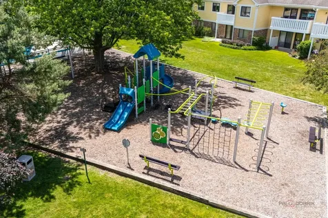 585 Williamsburg Court Wheeling IL 60090