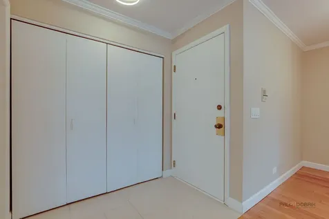 585 Williamsburg Court Wheeling IL 60090