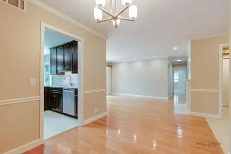 585 Williamsburg Court Wheeling IL 60090