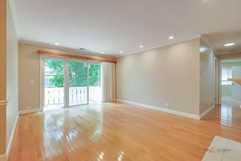 585 Williamsburg Court Wheeling IL 60090