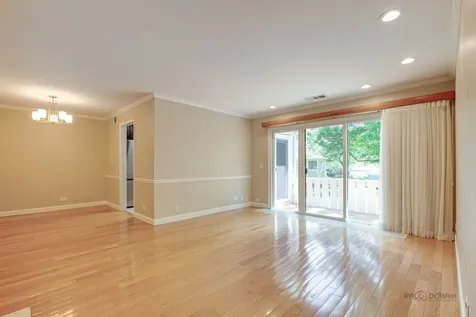 585 Williamsburg Court Wheeling IL 60090