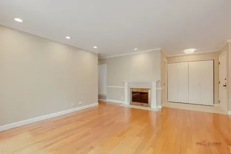 585 Williamsburg Court Wheeling IL 60090