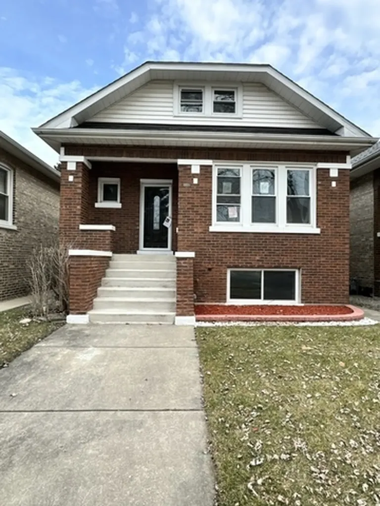 2233 Clinton Avenue Berwyn IL 60402