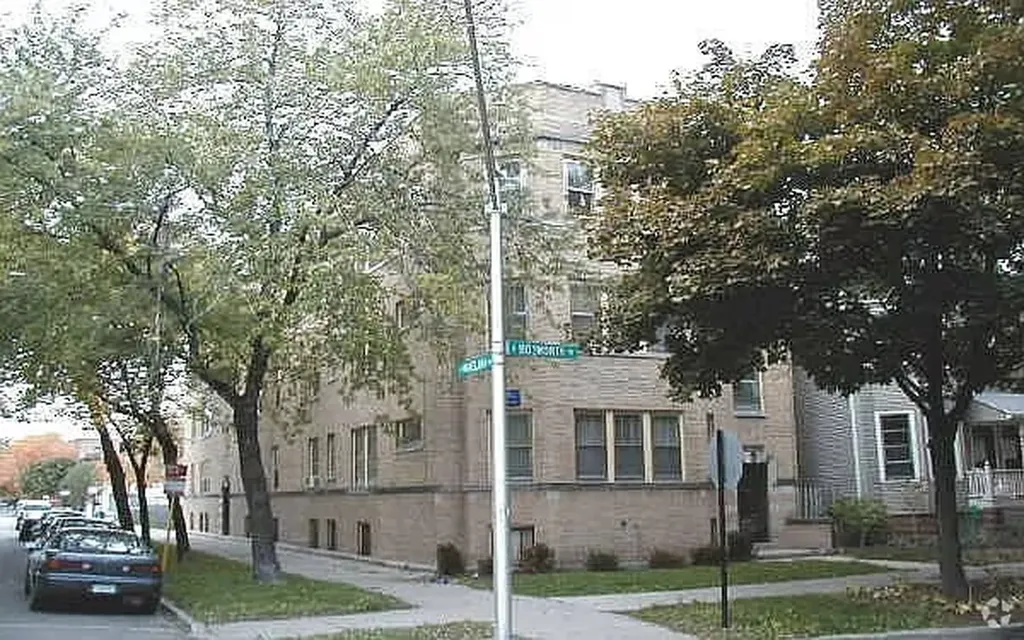 1542 West Waveland Avenue Chicago IL 60613