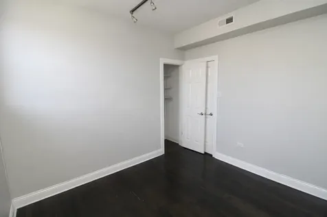 1542 West Waveland Avenue Chicago IL 60613