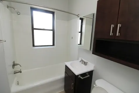 1542 West Waveland Avenue Chicago IL 60613