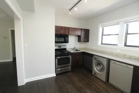 1542 West Waveland Avenue Chicago IL 60613