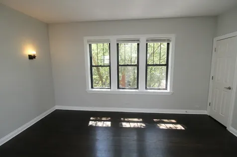 1542 West Waveland Avenue Chicago IL 60613