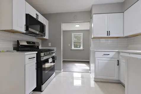 1322 Garrison Avenue Rockford IL 61103
