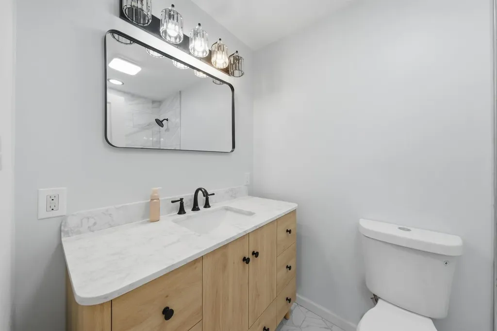 2772 East 75th Street Chicago IL 60649