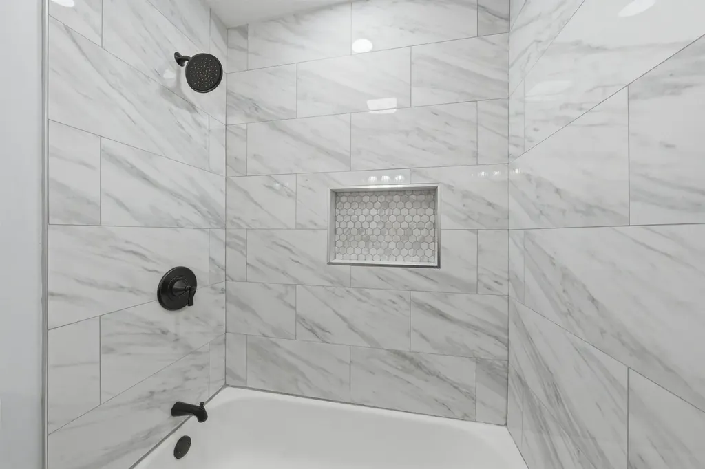 2772 East 75th Street Chicago IL 60649