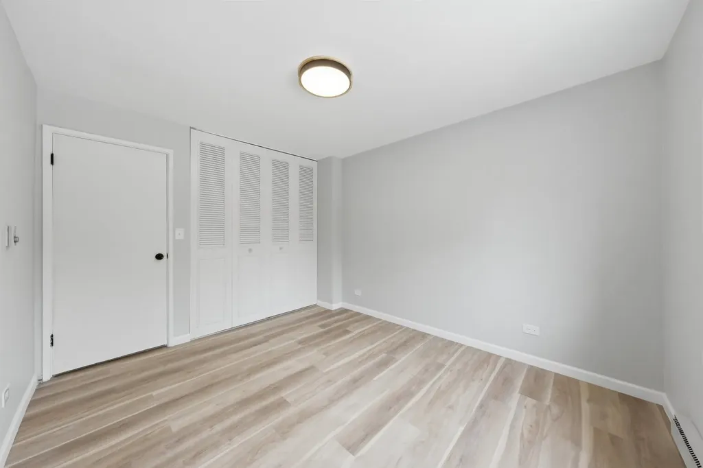 2772 East 75th Street Chicago IL 60649