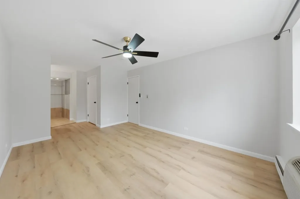 2772 East 75th Street Chicago IL 60649