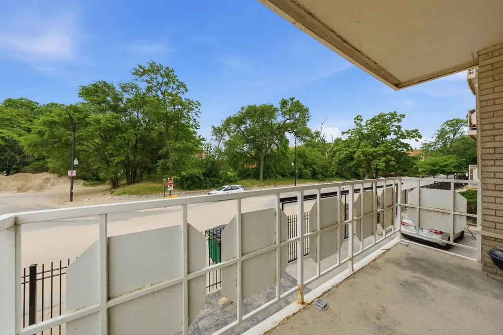 2772 East 75th Street Chicago IL 60649