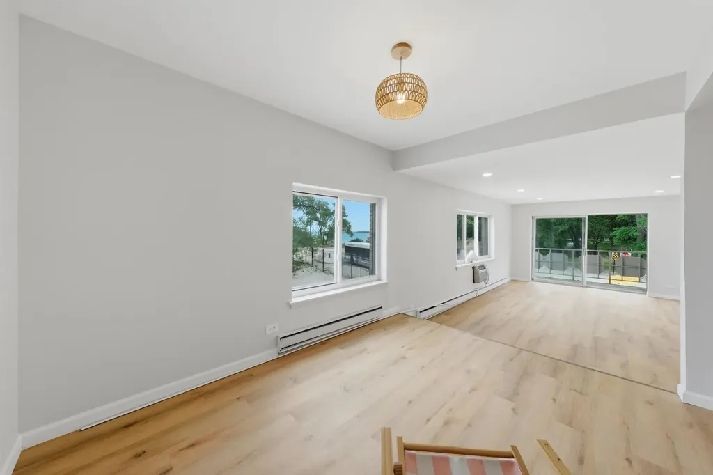 2772 East 75th Street Chicago IL 60649