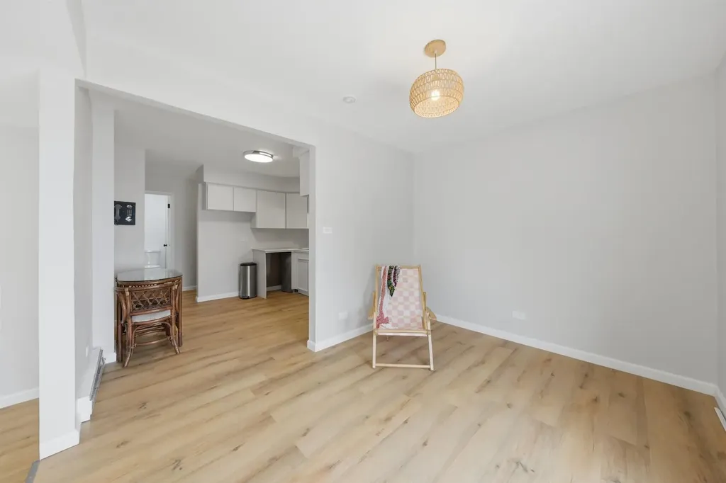 2772 East 75th Street Chicago IL 60649