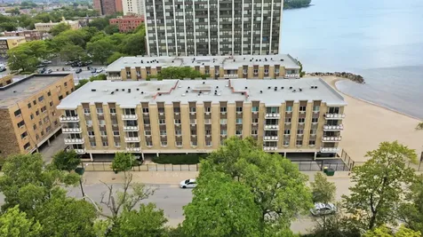 2772 East 75th Street Chicago IL 60649