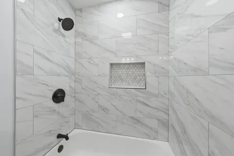 2772 East 75th Street Chicago IL 60649