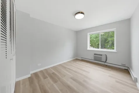 2772 East 75th Street Chicago IL 60649