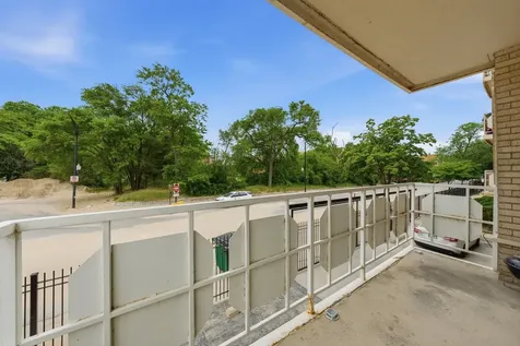 2772 East 75th Street Chicago IL 60649