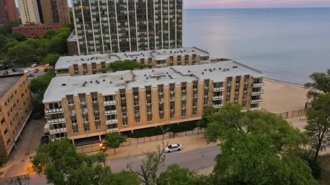2772 East 75th Street Chicago IL 60649
