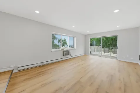 2772 East 75th Street Chicago IL 60649