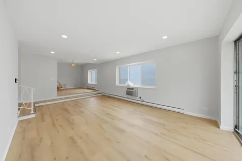 2772 East 75th Street Chicago IL 60649