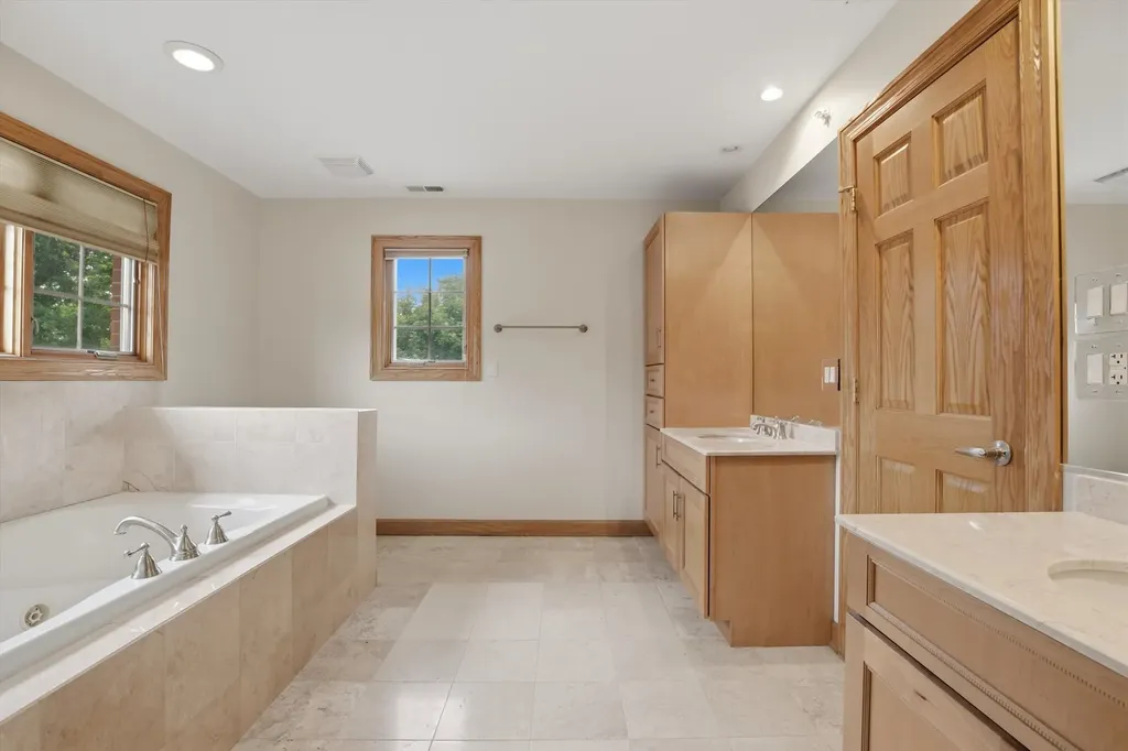 1825 South Fairview Avenue Park Ridge IL 60068