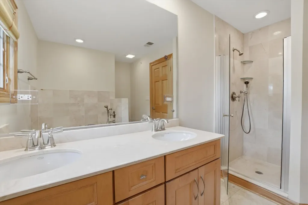 1825 South Fairview Avenue Park Ridge IL 60068
