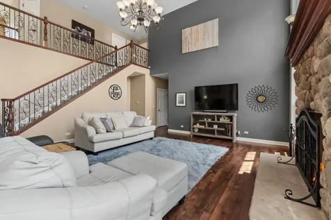 12 Covington Court Algonquin IL 60102