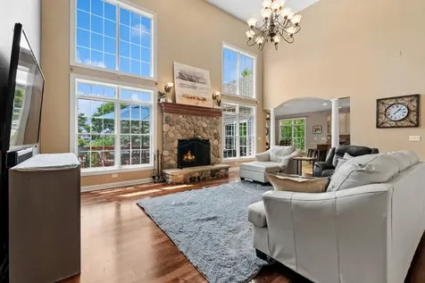 12 Covington Court Algonquin IL 60102