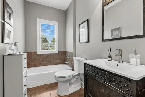 12 Covington Court Algonquin IL 60102