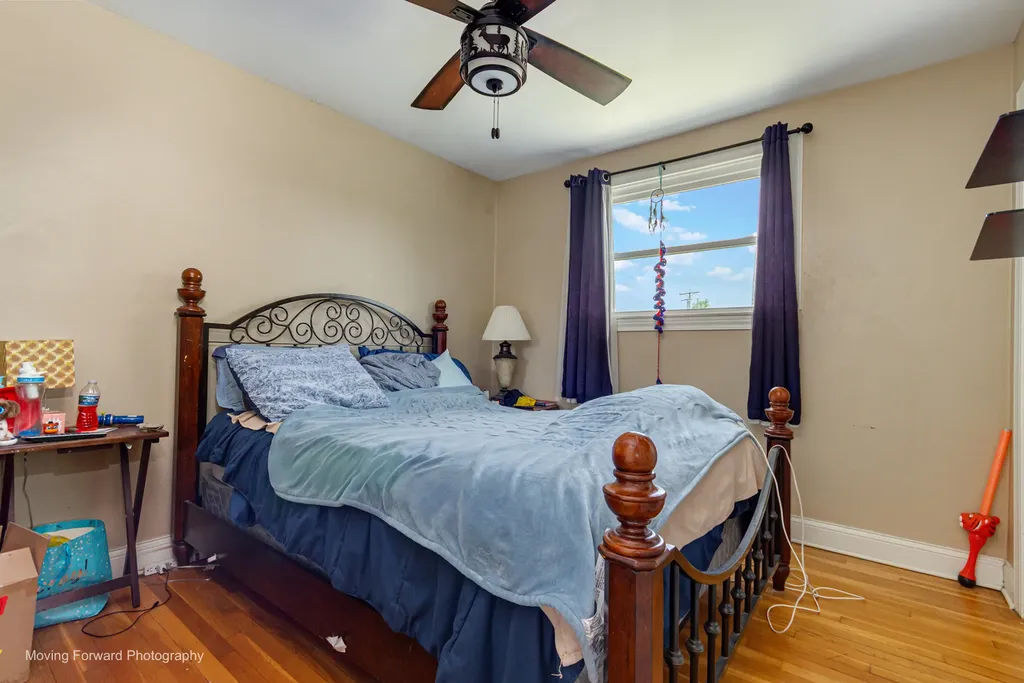 8128 South Komensky Avenue Chicago IL 60652