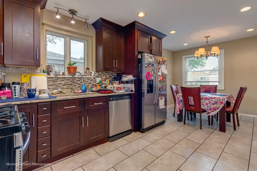 8128 South Komensky Avenue Chicago IL 60652