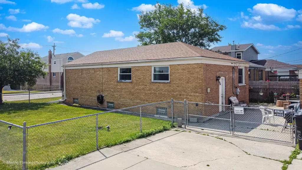 8128 South Komensky Avenue Chicago IL 60652